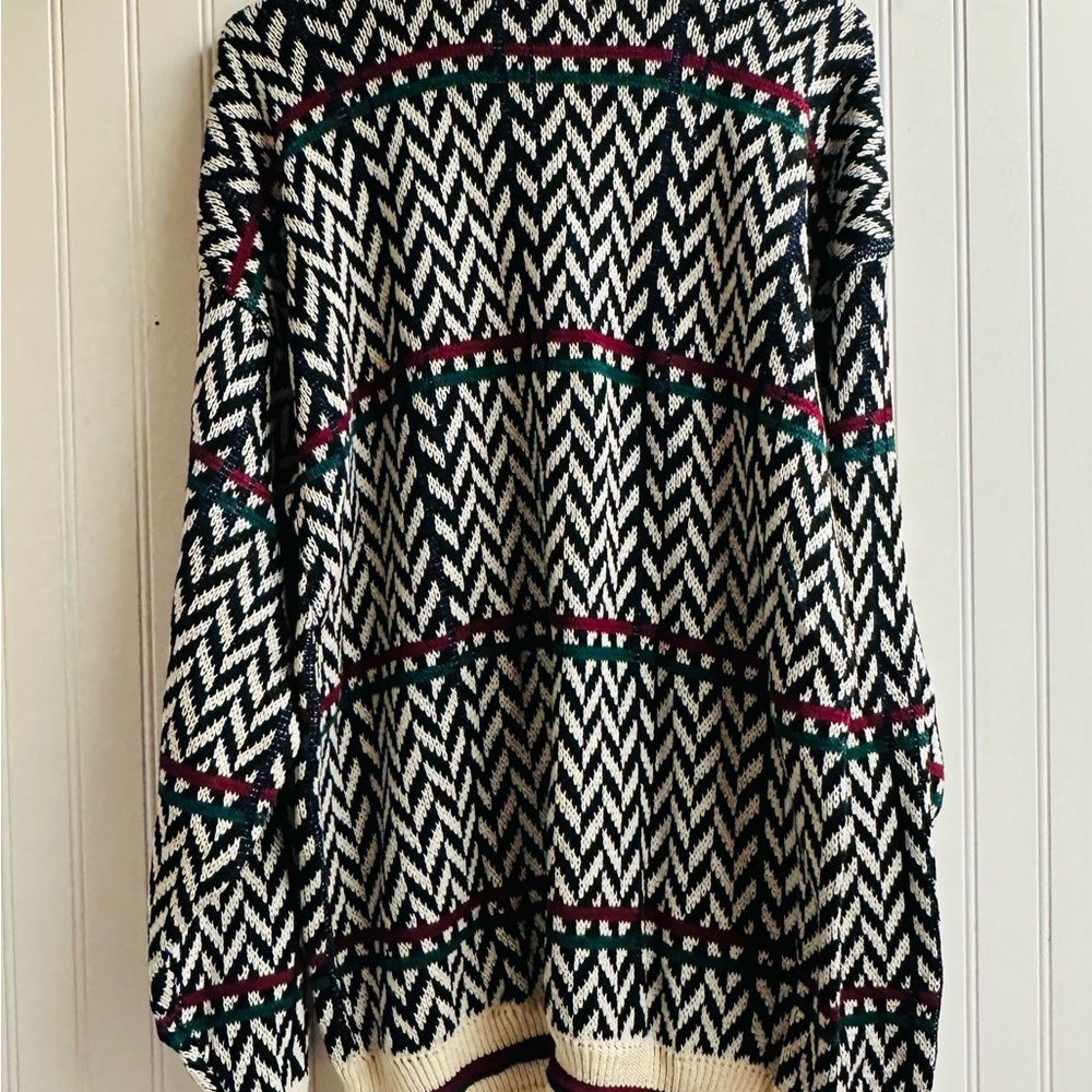 St John Bay Black and White Patterned‎ Sweater - Picture 2 of 8